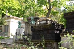 Pere-Lachaise-Cemetery-3-B8237218